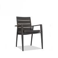 Ensemble de table à manger extensible de luxe, cadre en aluminium noir, chaises avec accoudoirs effet teck, résistant aux intempéries, meubles de terrasse extérieurs