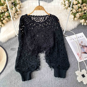 Blus Vintage Kasual Musim Semi Dengan Desain Berongga O-neck Lengan Panjang Berumbai - Product Image 3