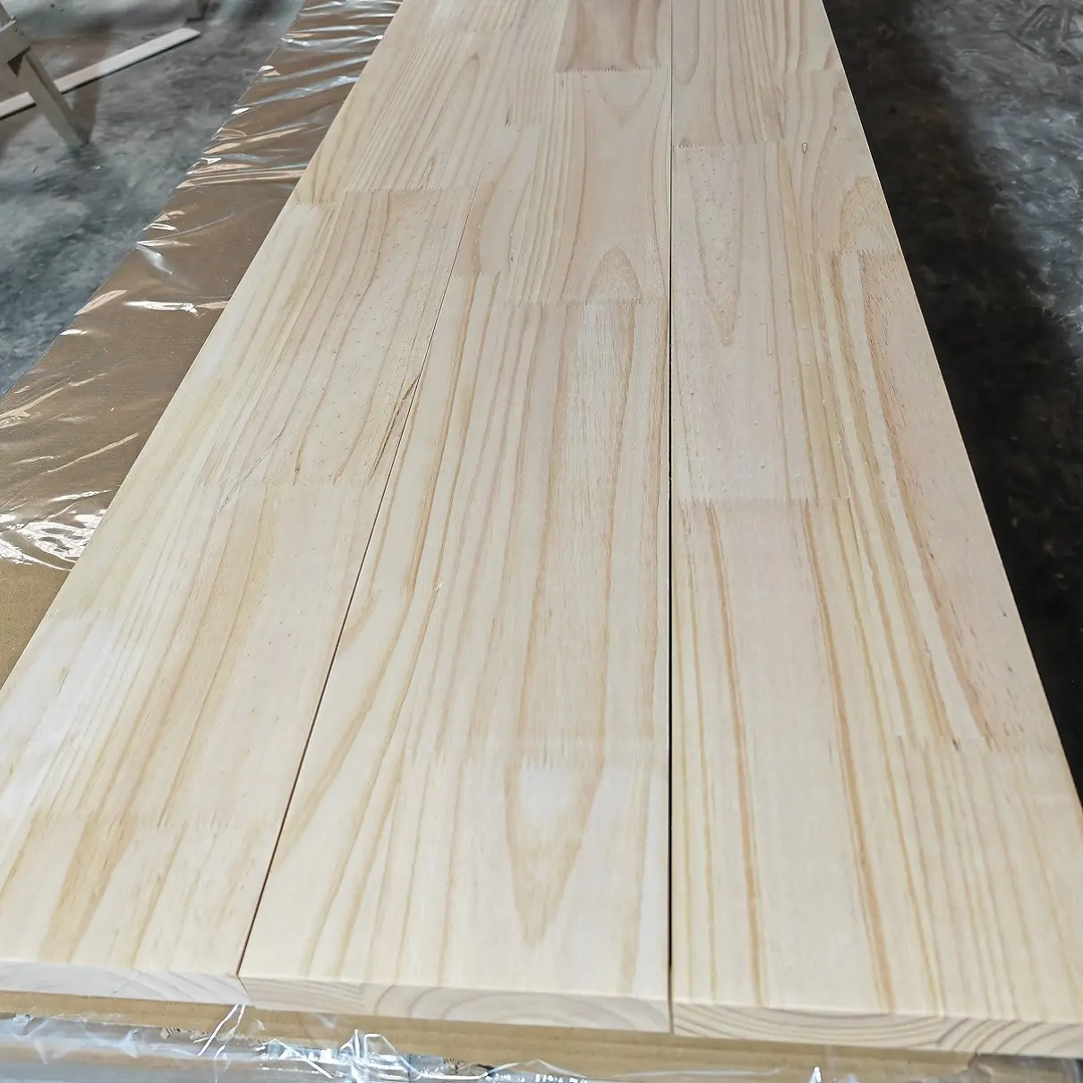 Wholesale Best Quality Construction White Pine Planks Natural Pinewood Lumber