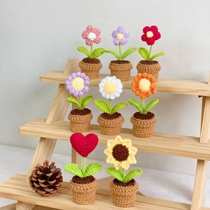 Tulipanes de hilo de ganchillo en maceta pequeña, flores artificiales decorativas, regalos creativos, adornos bonitos - Product Image 4