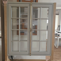 Fenêtre sur mesure DEMEA au design moderne en fer noir et à grilles à la française pour une maison unique, cadre en bois massif isolé