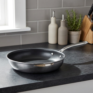 Padella Antiaderente TriChef 10 Pollici con Manico in Acciaio Inox, Compatibile con Gas e Induzione, Design Minimalista - Product Image 3