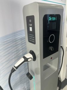 Nueva Estación de Carga para Vehículos Eléctricos de 44kW CA con 2 Conectores, Certificación CE Tipo 2, Lector de Tarjetas de Crédito/Aplicación POS - Product Image 3