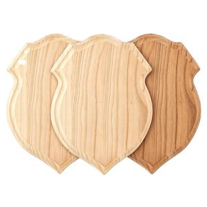 Plaque en bois 4,7x5,9x0,7 pouces en forme de bouclier, décorations en bois, plaques naturelles pour projets de bricolage ou décoration intérieure - Product Image 1
