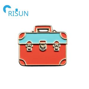 Fabricación de Metal suave esmalte duro Rosa <span class=keywords><strong>Caboodles</strong></span> accesorios de <span class=keywords><strong>maquillaje</strong></span> <span class=keywords><strong>caja</strong></span> solapa Pin broche personalizado Caboodle esmalte Pins insignia - Product Image 2