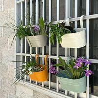 Pot de fleurs en métal pour clôture avec poignée amovible