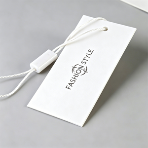 Etiquetas colgantes de papel reciclado personalizadas al por mayor con logotipos personalizados, adecuadas para ropa, bolsos y zapatos – ecológicas y lujosas - Product Image 6