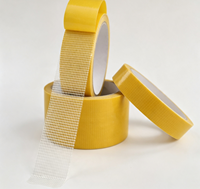 Ruban adhésif double face en tissu jaune à haute adhérence, sans résidu, pour la fixation de tapis et moquettes d'exposition