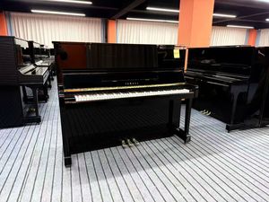 Piano droit d'occasion MC301 (Clavier et plancher acoustique en bois massif, style mécanique, 88 touches) (Fabriqué au Japon) - Product Image 1