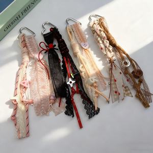 Se aceptan personalizaciones: Dijes para bolsos, accesorios de ropa, mosquetones de aleación de zinc con forma de corazón, cuentas con letras, correas, llaveros largos de encaje estilo princesa - Product Image 2