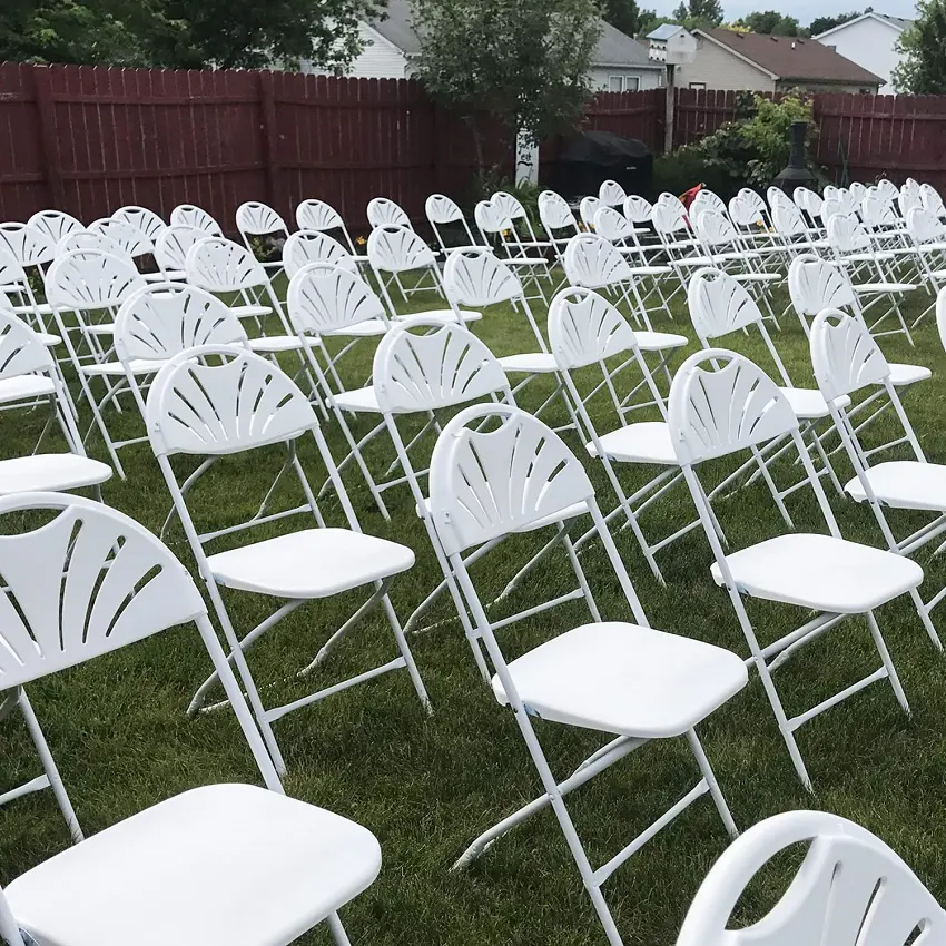 Hete Verkoop Bruiloft Tuin Indoor Outdoor Plastic Opvouwbare Witte Ventilator Klapstoelen Voor Evenementen