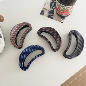Pinza de Pelo Grande de Plástico PC Simple al por Mayor, Forma Semicircular de Moda, 10cm, Pinzas de Pelo Unisex Elegantes con Agarre Fuerte y Grande - Product Image 1