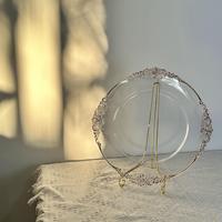 Assiettes en plastique transparentes LUYI de 13 pouces avec bordure or rose pour la décoration de table de mariage