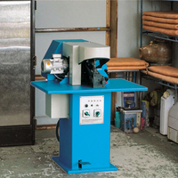 Machine de découpe automatique des semelles à changement de vitesse certifiée CE, moteur de marque internationale Kezhi, équipée d'un dépoussiérage indépendant
