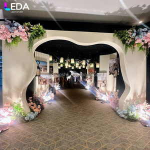 Arche d'entrée de mariage LEDA en PVC blanc, fond carré, couleur et taille personnalisables - Product Image 2