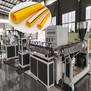 Ligne de production hydraulique de tuyau souple à haute pression SJ65/tuyau de jardin en <span class=keywords><strong>pvc</strong></span> faisant la Machine/Machine de tuyau de sertissage