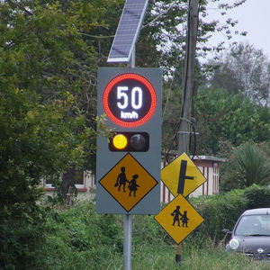 <span class=keywords><strong>ป้าย</strong></span>เตือนความเร็วจำกัด 50 กม./ชม. แบบเรดาร์ LED พลังงานแสงอาทิตย์ ป้องกันสนิม สำหรับพื้นที่โรงเรียน - Product Image 5