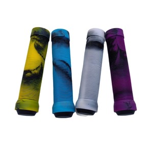 Paire <span class=keywords><strong>de</strong></span> poignées <span class=keywords><strong>de</strong></span> guidon <span class=keywords><strong>de</strong></span> vélo <span class=keywords><strong>de</strong></span> montagne, camouflage, antidérapantes, absorbant les chocs, élastiques, épaisses, confortables et douces - Product Image 5