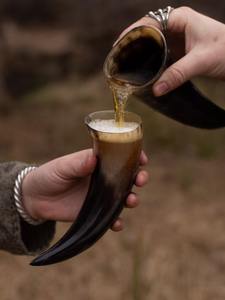 Cuerno para Beber Reutilizable de Calidad Premium, Ecológico y Sostenible, Cuerno Natural para Uso en Bares, Disponible a un Precio Razonable - Product Image 6