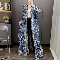 Abaya Miyake Collection Automne 2025 – Cardigan Plissé Ouvert Imprimé Floral – Manteau Modeste de Haute Qualité pour Femme du Moyen-Orient