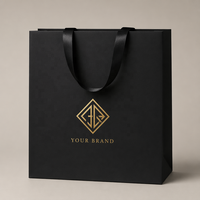 Sac de shopping en papier de luxe avec poignée en ruban satiné, logo monogramme en feuille d'or noir mat imprimé sur mesure, emballage cadeau pour boutique