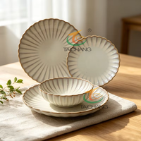 Service de table en grès émaillé au four de 18 pièces pour 6 personnes – Assiettes et bols modernes à glaçure réactive rose – Idéal pour restaurants et hôtels – Motif pétale
