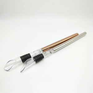 Ensemble Cadeau Best-Seller 3-en-1 : Bâtonnet Refroidisseur de Vin Rouge et Verseur de Vin avec Bâtonnet Refroidisseur - Product Image 1