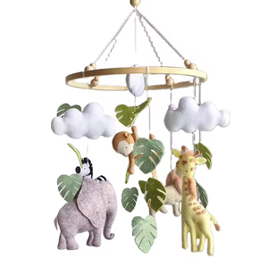 Best-seller fait à la main <span class=keywords><strong>de</strong></span> haute qualité peluche feutre forêt forêt <span class=keywords><strong>jungle</strong></span> safari animaux <span class=keywords><strong>lit</strong></span> bébé <span class=keywords><strong>mobile</strong></span> pour <span class=keywords><strong>lit</strong></span> d'enfant décor <span class=keywords><strong>de</strong></span> berceau - Product Image 1
