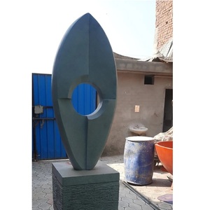 Sculpture moderne en fibre de verre de qualité supérieure, statue d'art faite à la main pour la décoration de la maison, du jardin, de l'hôtel et du bureau, disponible à la vente - Product Image 5