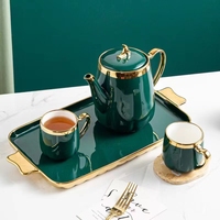 2024 lumière luxe européen ménage en céramique 8 pièces café thé ensemble pour tasse et bouilloire et plateau couleur verte brillant ligne dorée
