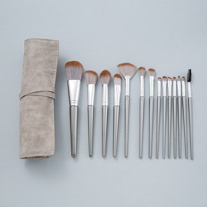 ชุดแปรงแต่งหน้าครบชุด ขนแปรงนุ่ม แปรงปัดแป้งฝุ่น แปรงปัดแก้ม แปรงทาอายแชโดว์และแปรงทาจมูก อุปกรณ์เสริมความงาม - Product Image 4