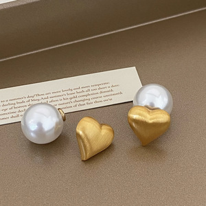 Boucles d'oreilles minimalistes en métal brossé, fermoirs d'oreilles vintage haut de gamme, boucles d'oreilles simples et originales - Product Image 5