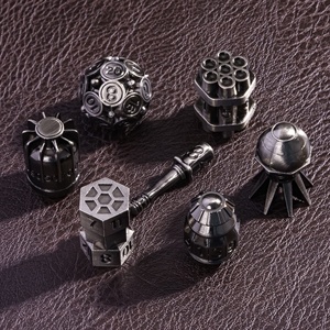 Ensemble de 7 dés polyédriques métalliques 4 couleurs <span class=keywords><strong>pour</strong></span> RPG, DND, bombes nucléaires, avec emballage personnalisé, cadeau classique - Product Image 4