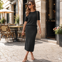 Ensemble deux pièces en tricot pour femmes, haut à manches courtes raglan avec détails boutonnés, jupe midi, tenue de couleur unie, ensemble assorti en tricot