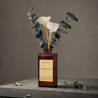 Diffuseur d'arômes en verre à bâtonnets d'huiles essentielles longue durée avec fleurs séchées pour la maison et l'hôtellerie (vente en gros)