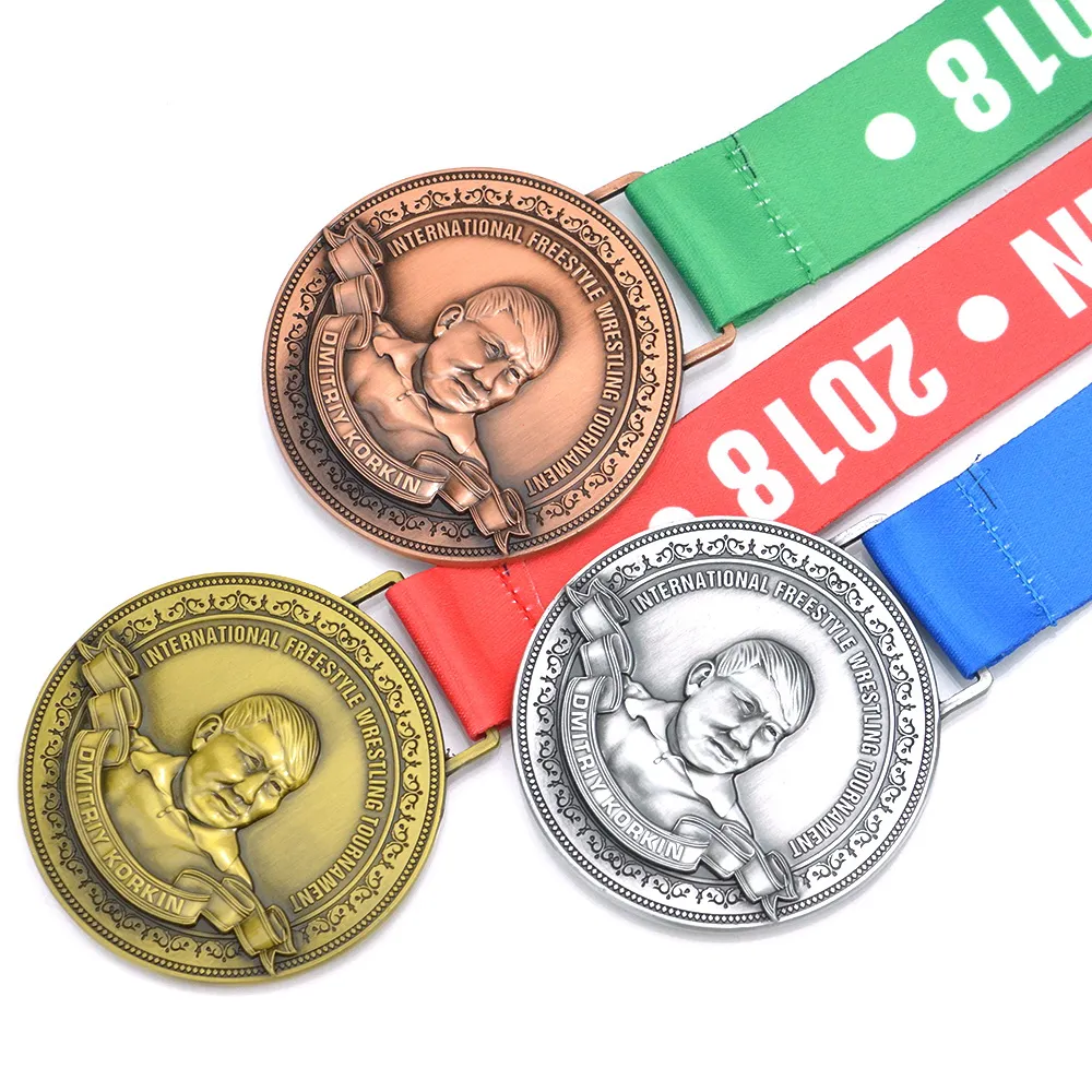 Prezzo di fabbrica medaglioni in rilievo 3D personalizzati medaglie in metallo bronzo con finitura anticata