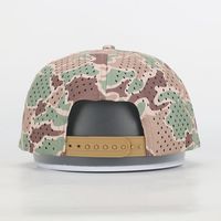 Gorra Deportiva de 5 Paneles Personalizada OEM con Patrón de Camuflaje Clásico, Orificios Cortados con Láser, Diseño de Logotipo, Venta al Por Mayor