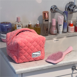 Trousse de toilette fourrure personnalisée, trousse de voyage en tissu éponge jalousement, trousse cosmétique de beauté rose moelleux avec doublure vichy - Product Image 6