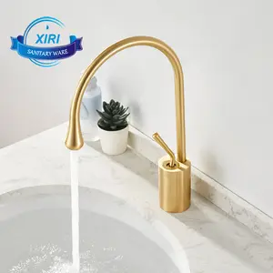 Grifo de lavabo de oro cepillado minimalista de latón, lavabo de baño de lujo ligero, grifo de encimera extendido y giratorio, caliente y frío XR0192