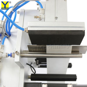 Machine d'étiquetage semi-automatique MT-60C pour surfaces planes, actionnée par pédale, avec codeur de date pour boîtes, bouteilles plates, bocaux, en acier inoxydable - Product Image 4