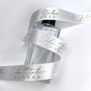 Özel LOGO mektuplar şerit rulo baskılı altın folyo grogren saten Polyester bant hediye Wrap ambalaj düğün dekorasyon için