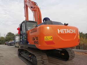 Excavadora Hitachi ZX200-5 con Cucharón de Excavación, Equipo de Construcción Usado - Product Image 2