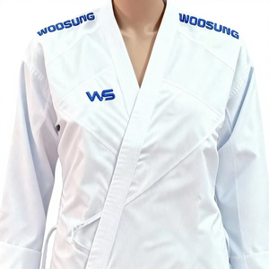 リバーシブル空手着、最適な軽さを追求し、重量を最小限に抑え、通気性を向上させるレーザーカットとメッシュを採用 - Product Image 1