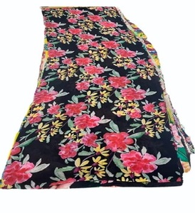 Tissu chinon en viscose imprimé numérique léger 70 GSM, de qualité supérieure, idéal pour la confection de vêtements et de robes - Product Image 2