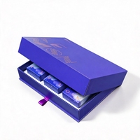Boîte cadeau rigide à rabat intégré avec fente pour carte, idéale pour l'emballage de cosmétiques, maquillage, soins de la peau, produits de beauté, présentation en magasin.