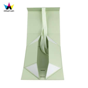 Caja de Regalo Plegable Magnética de Papel Negro Reciclable con Logotipo Personalizado, Laminación Mate, Grabado en Relieve, Tamaño Personalizado y Asa - Product Image 3