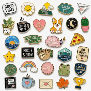 <span class=keywords><strong>Al</strong></span> por mayor, insignias de solapa de esmalte personalizadas y bonitas, chapadas en oro, con cita de <span class=keywords><strong>libro</strong></span> de viajes y aventuras, para mochilas, ropa y como regalo - Product Image 2