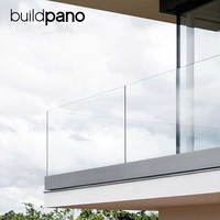 Rampe d'escalier moderne en aluminium pour appartement, design intérieur, avec profilé en U et balustrade en verre sans cadre pour balcon résidentiel et villa