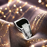 Bague pour homme en argent massif avec large face ornée de diamants noirs, moissanite, rubis et perles taillées, ensemble de joaillerie fine et élégante en or 14 carats