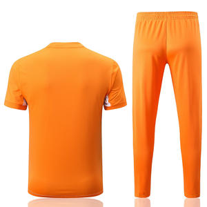 Completo maglia da <span class=keywords><strong>calcio</strong></span> da <span class=keywords><strong>uomo</strong></span> con <span class=keywords><strong>pantaloncini</strong></span> e calzini abbinati 100% tessuto ad asciugatura rapida in poliestere Logo Design della squadra - Product Image 2